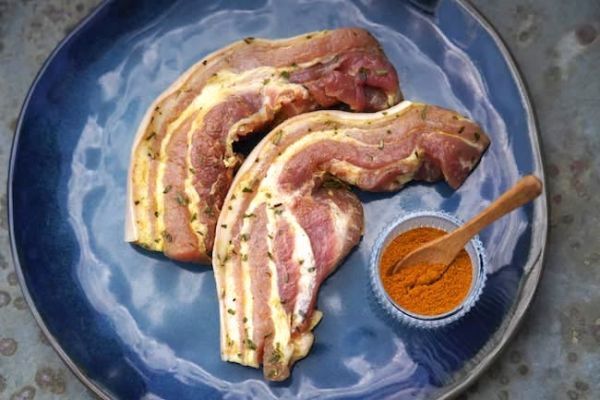 Boczek na grilla w ziołach i przyprawach bejcowany